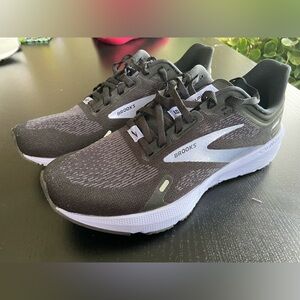 Brooks Launch 9 women’s size 8 EUC
